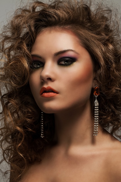 Free photo beautiful woman with curls and makeup