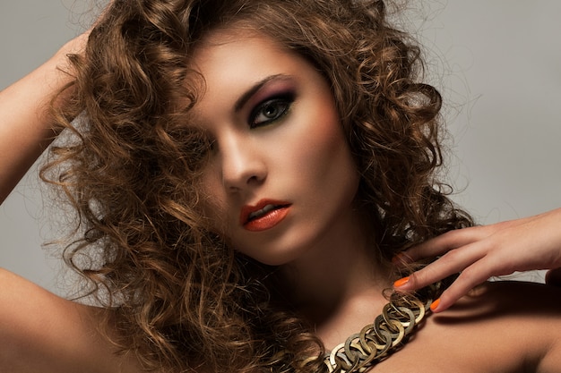 Free photo beautiful woman with curls and makeup