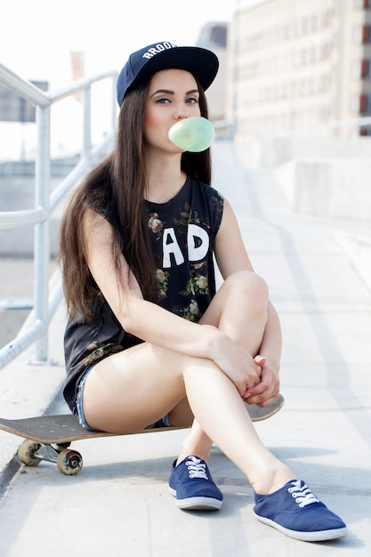 Free photo beautiful woman with skateboard