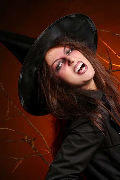 Free photo beautiful woman witha pumpkin in the hands