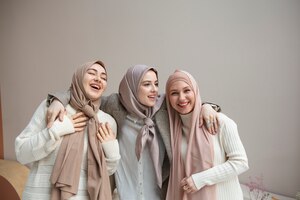 Free photo beautiful women wearing hijab