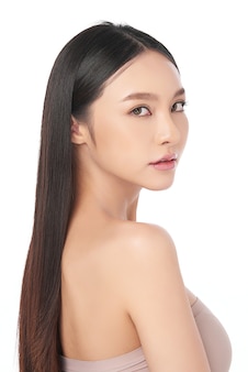 清潔​で​新鮮な​肌​、​フェイス​ケア​、​フェイシャルトリートメント​、​美容​、​美容​コンセプト​、​アジア​の​女性​の​肖像画​を​持つ​美しい​若い​アジア​の​女性​。