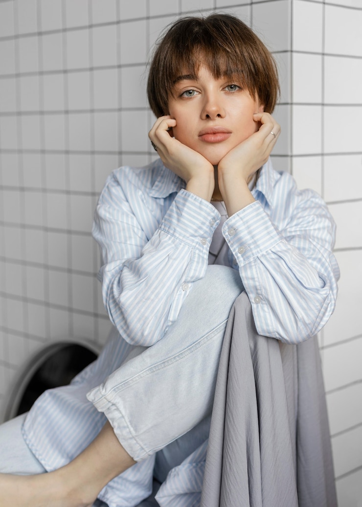 無料Photo 美しい若い女性のポーズ