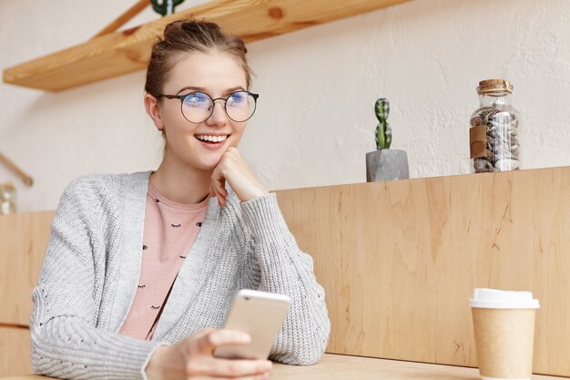 Free photo beautiful young female with smartphone