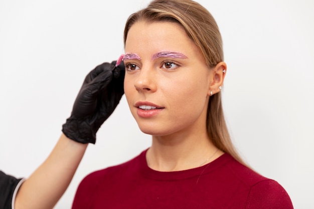 Free photo beautiful young woman going through a microblading treatment