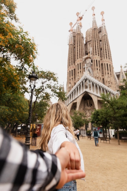 Free photo beautiful young woman sightseeing