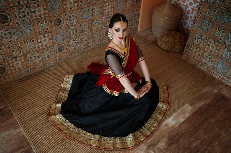 Free Photo beautiful young woman wearing sari