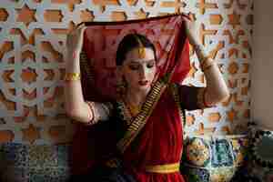 Free photo beautiful young woman wearing sari