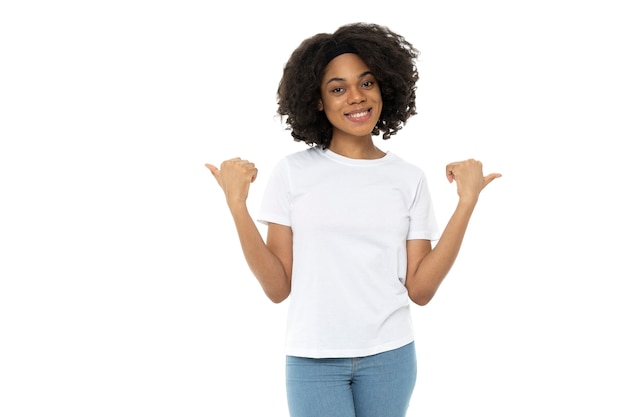 Free photo beautiful and young woman wearing shirt mockup