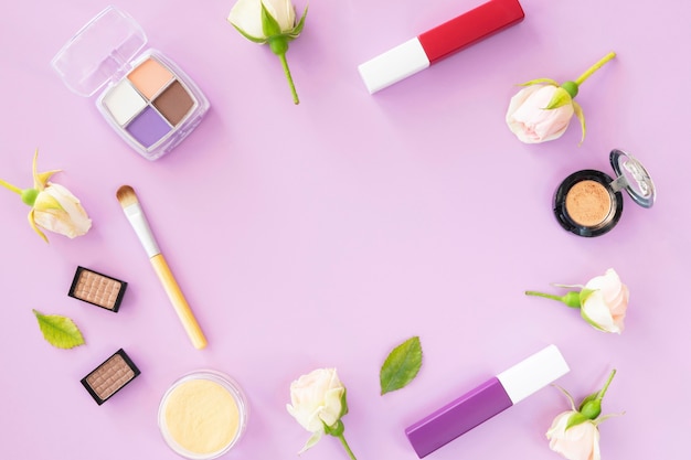 Foto gratuita confezione di cosmetici di bellezza a forma di cerchio