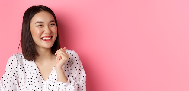 Free photo beauty and lifestyle concept closeup of happy asian female laughing looking happy and showing genuin