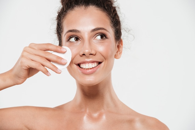 Beauty portrait of a smiling brunette woman