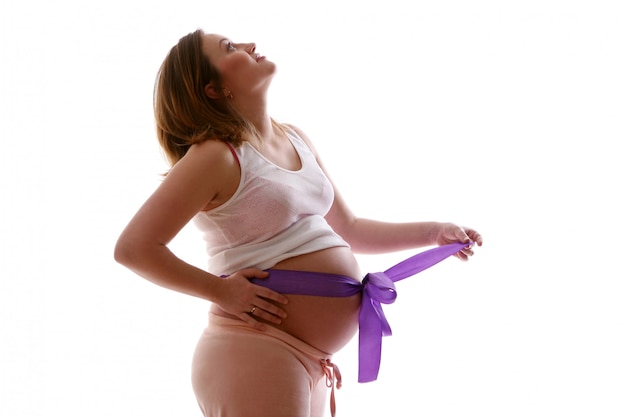 Free photo beautyful happy pregnant young woman