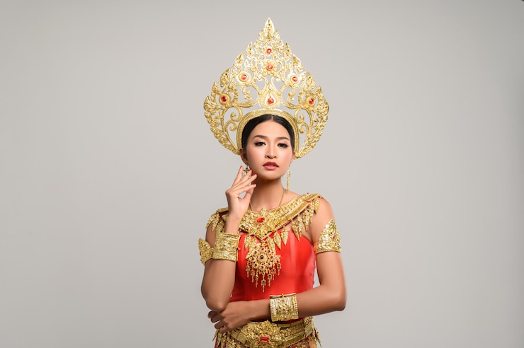 無料Photo タイのドレスを着ている美しいタイの女性