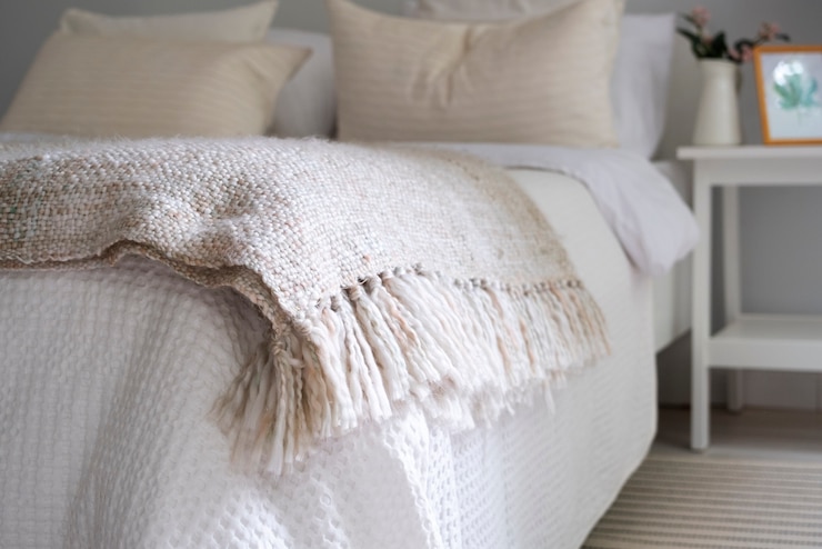 Free Photo bed arrangement with fresh sheets