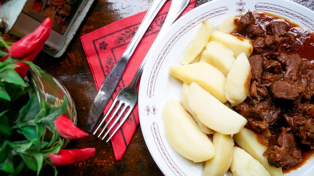 Piatto di manzo in un ristorante