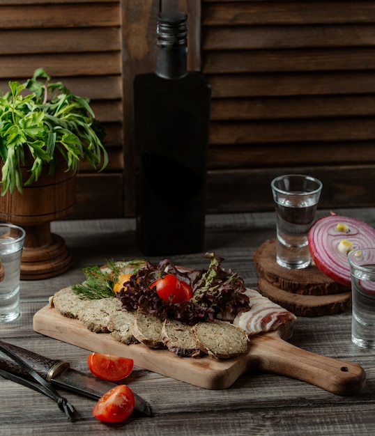 Beef pashtet with lettuce leaves and tomato.