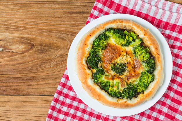 Beef pizza, broccoli