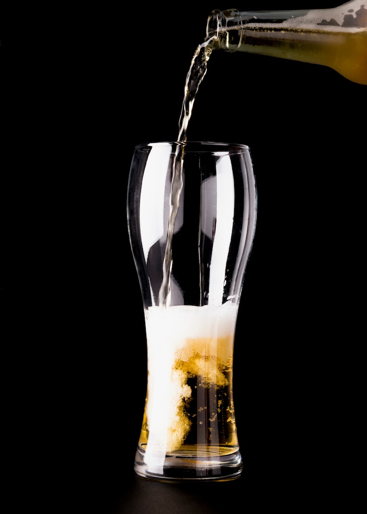 Free Photo beer glass being filled