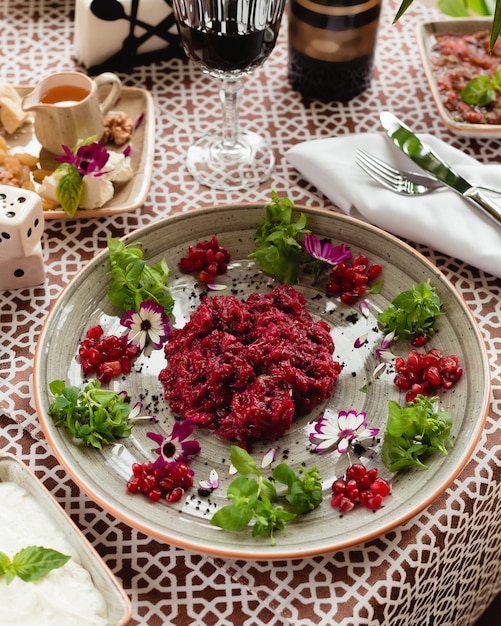 Beetroot salad with pomegranate and herbs