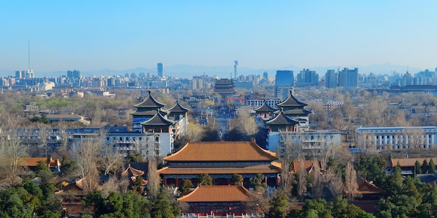 Foto gratuita architettura di pechino e skyline della città al mattino con cielo blu.