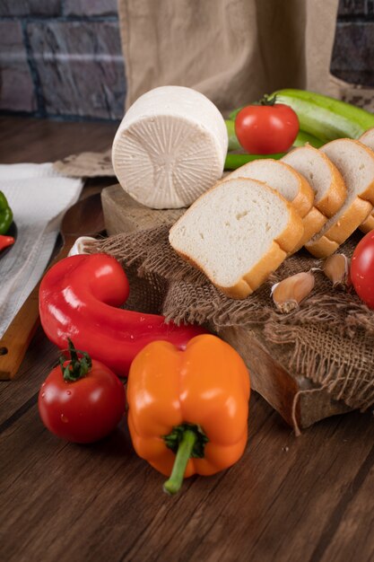 Bell peppers with bread and cheese