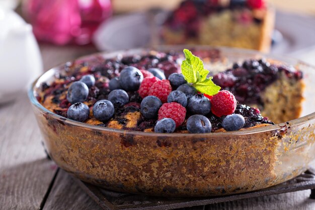 Berry cake with oats