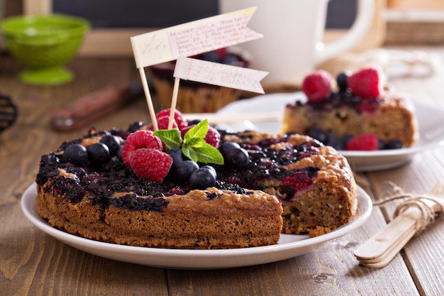 Berry cake with oats