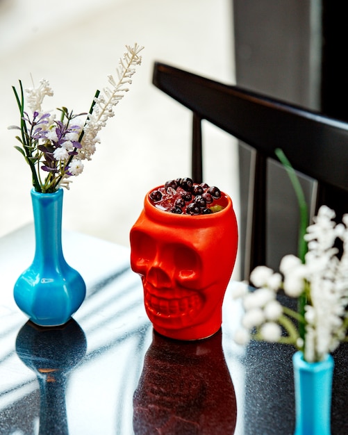 Free photo berry cocktail in skull cup