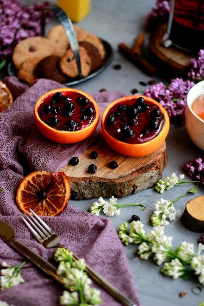 Free photo berry jam in apple peels