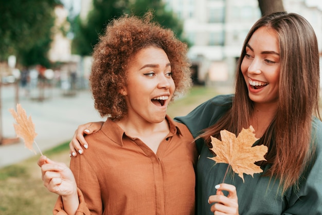 Free photo best friends looking at each other in autumn