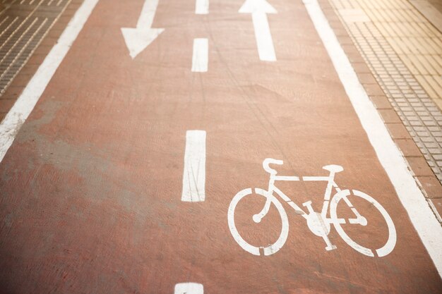 Велосипед дорожный знак на дороге