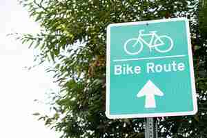 Free photo bicycle sign closeup