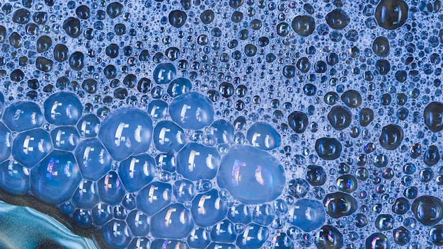 Бесплатное фото Большие голубые пузыри в воде