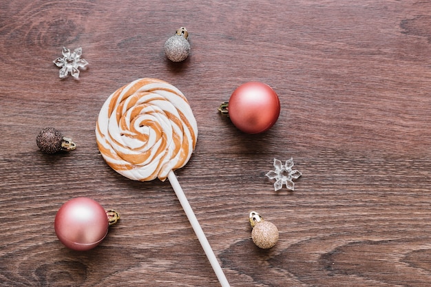 Free photo big lollipop with shiny baubles