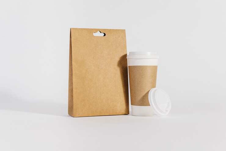 無料Photo 大きなプラスチックカップと袋