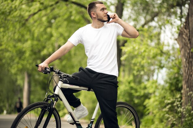 自転車アクティブ背景自転車大人