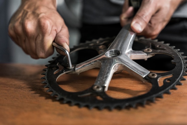 ワークショップでのバイクの作成