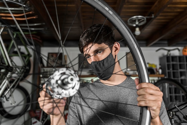 Creazione bici in officina