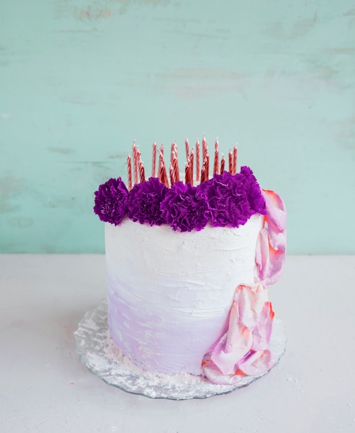 Free photo birthday cake in front of watercolor background