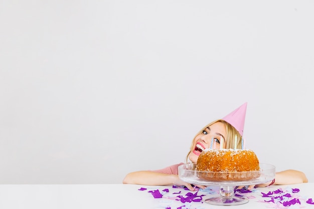 Free photo birthday concept with blonde woman