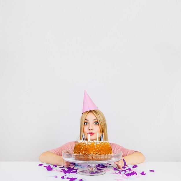 День рождения с девушкой за торт