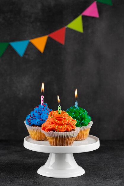 Free photo birthday party cupcakes with candles