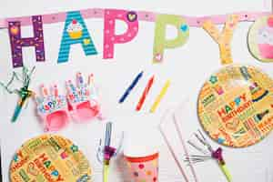 Foto gratuita forniture per feste di compleanno