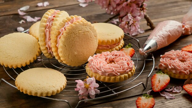 Biscuits with cream and flowers