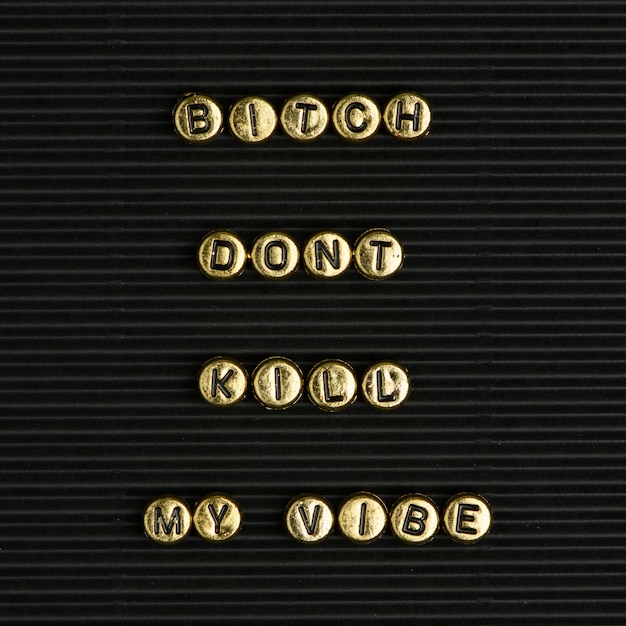 무료 사진 bitch do n't kill my vibe quote with beads