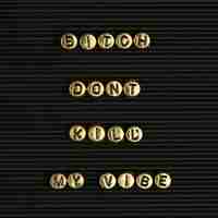무료 사진 bitch do n't kill my vibe quote with beads