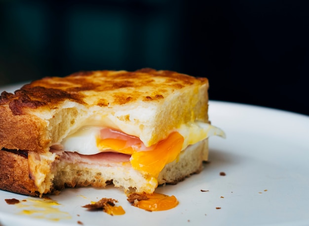 Free photo bitten egg sandwich on a plate