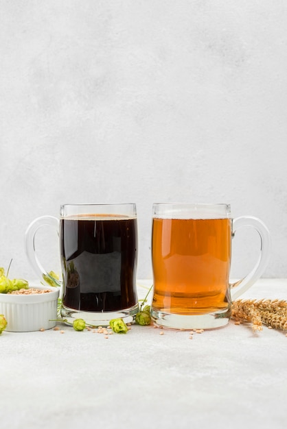 Black and blonde beer arrangement