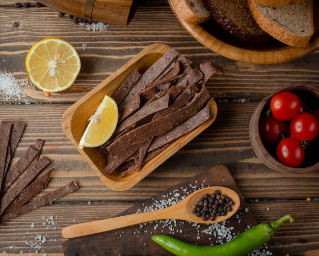 black bread slices top view